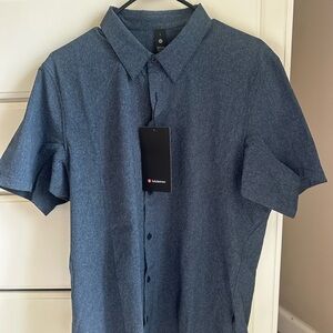 Lululemon Men’s Airing Easy Short Sleeve Shirt (L)